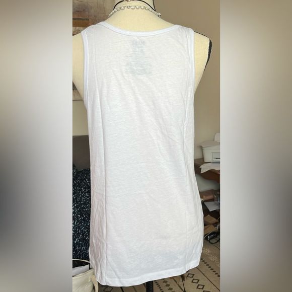Ladies tank, white, Sz medium, retail $6.99 NWT clothes - Picture 3 of 8